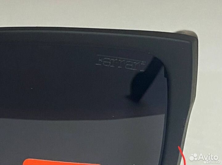 Солнцезащитные очки Ferrari с поляризацией