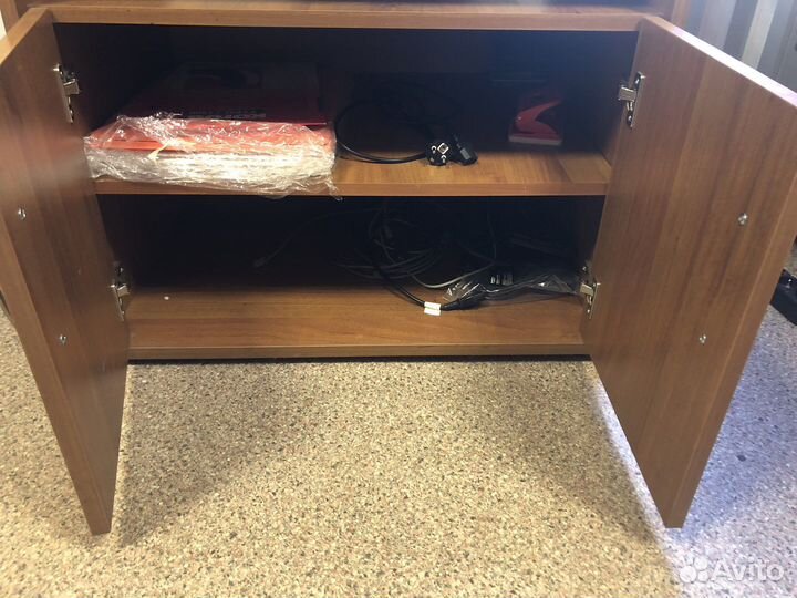Тумбочка под орг. технику
