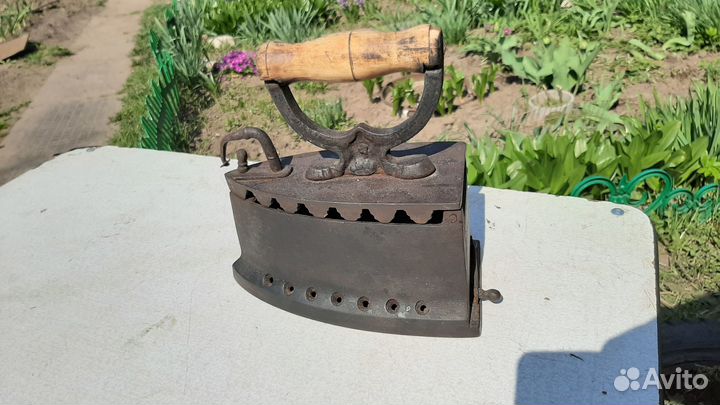 Утюг на углях для оформления интерьера