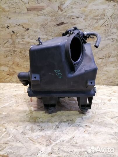 Корпус воздушного фильтра Volkswagen Passat B5+