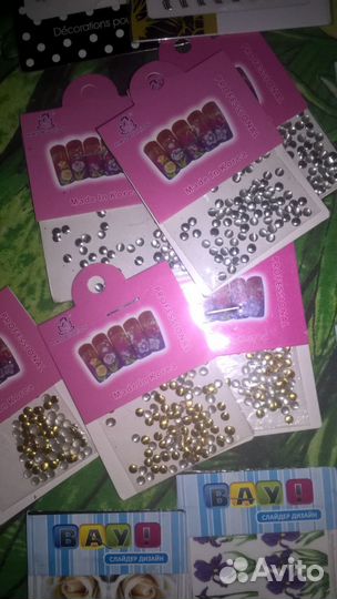 Слайдеры (наклейки) и клепки для украшения ногтей