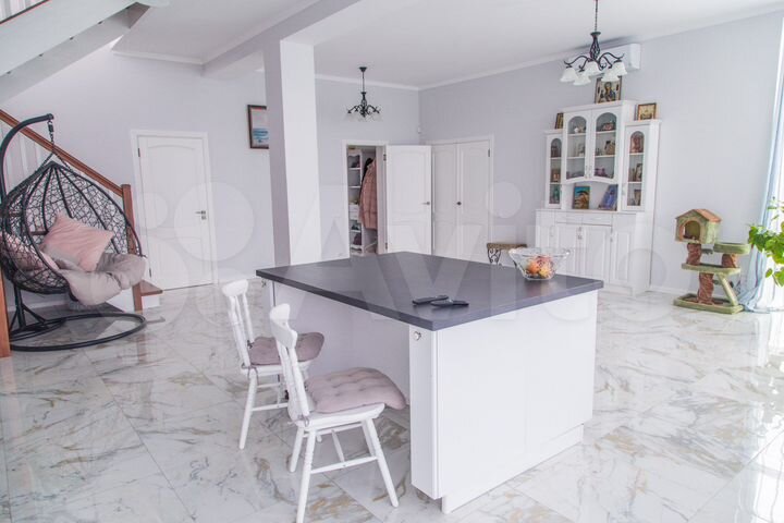 Коттедж 204,5 м² на участке 11,2 сот.