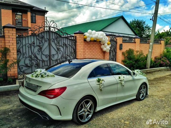 Свадебное украшение на машину