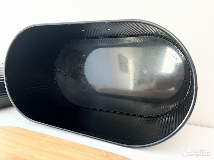 Металлическая хлебница и банки для кофе и чая