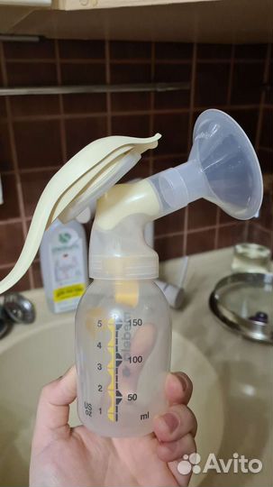 Молокоотсос medela ручной и бутылочка