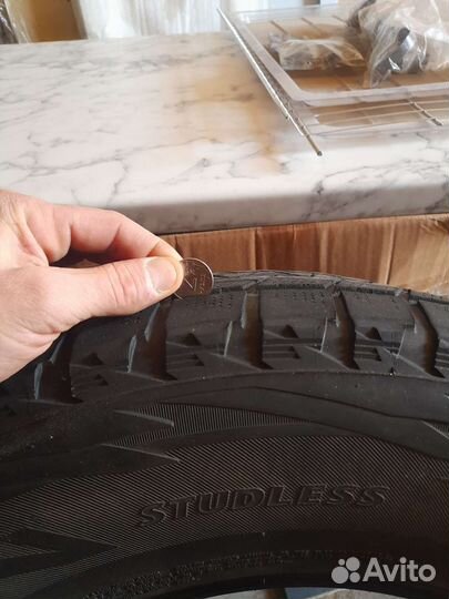 Bridgestone Blizzak LM-80 265/65 R17