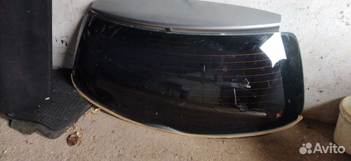 Стекло крышки багажника тойота ярис
