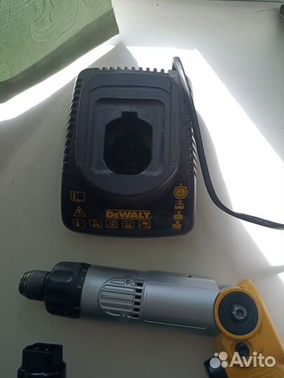 Шуруповерт DeWalt