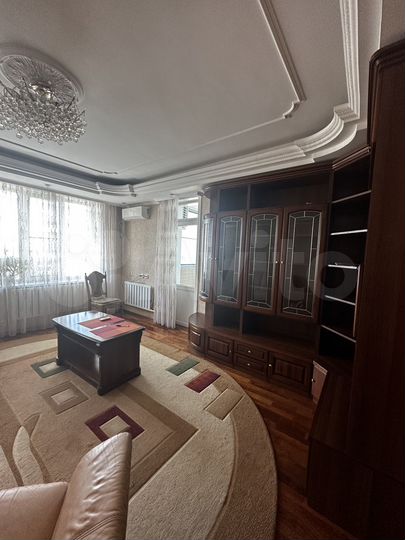 2-к. квартира, 90 м², 10/16 эт.