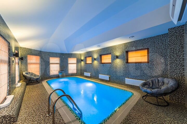 Коттедж 300 м² на участке 10 сот.