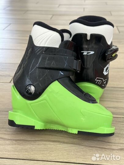 Горные лыжи 80 см с ботинками р.26-27 и шлемом