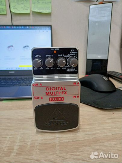 Педаль мульти эффектов Behringer FX600