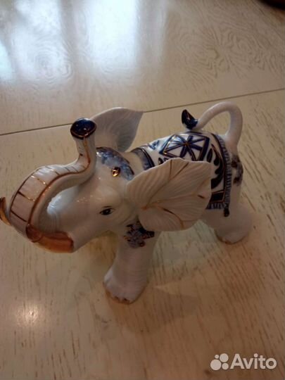 Статуэтка слон фарфор с позолотой большой 30х30 см