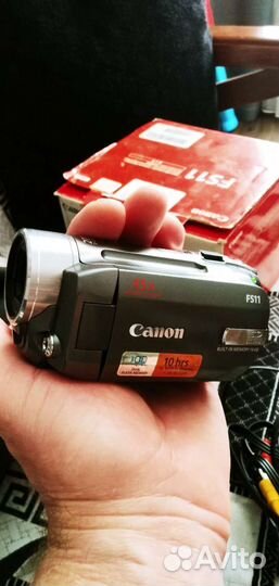 Видеокамера canon FS11