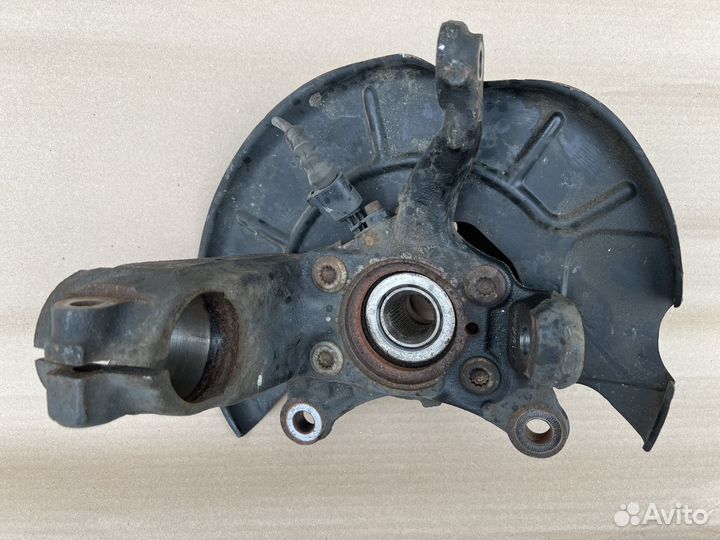 Кулак поворотный правый Volkswagen Tiguan 2011-201