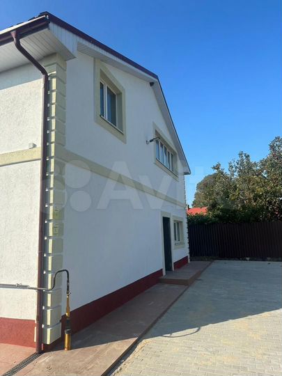 Дом 230 м² на участке 7,6 сот.