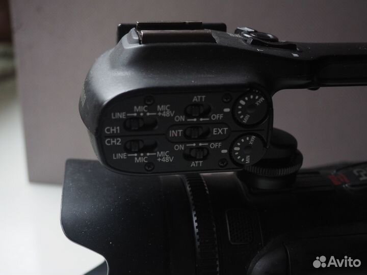 Видеокамера canon XA10