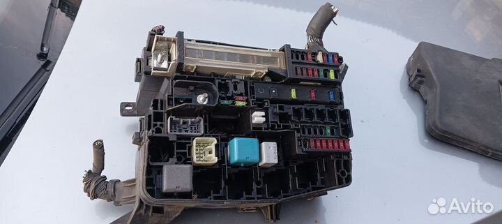 Блок предохранителей Toyota Corolla 150. аурис