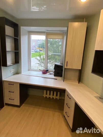 Детский письменный стол