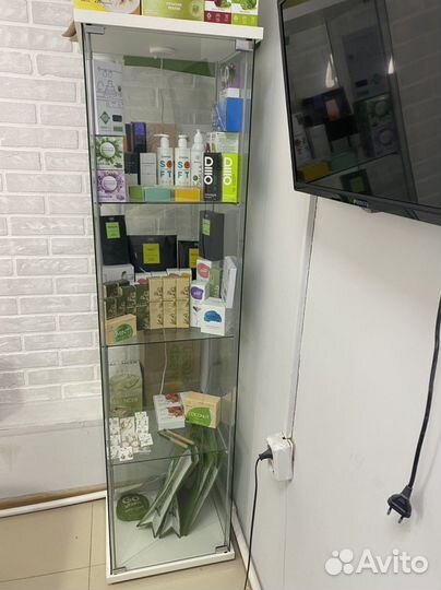 Стеклянный шкаф витрина икея