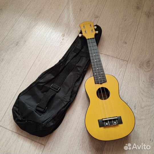Укулеле с чехлом. Сопрано