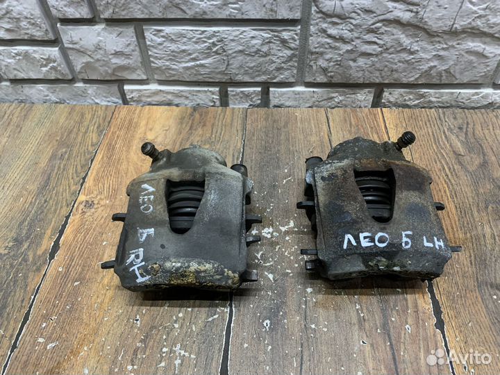 Seat Leon (1P1) Суппорт тормозной передний LH RH