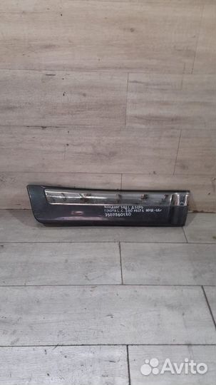 Молдинг двери задний правый Toyota Land Cruiser