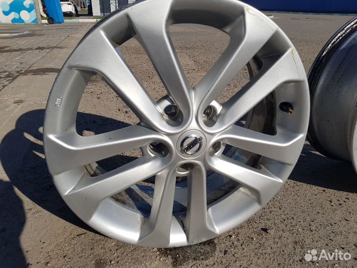 2 литых диски r17 Nissan оригинал