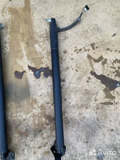 Амортизатор багажника BMW 5 F07 левый/правый