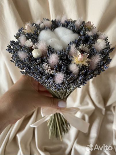 Букет из лаванды и сухоцветов