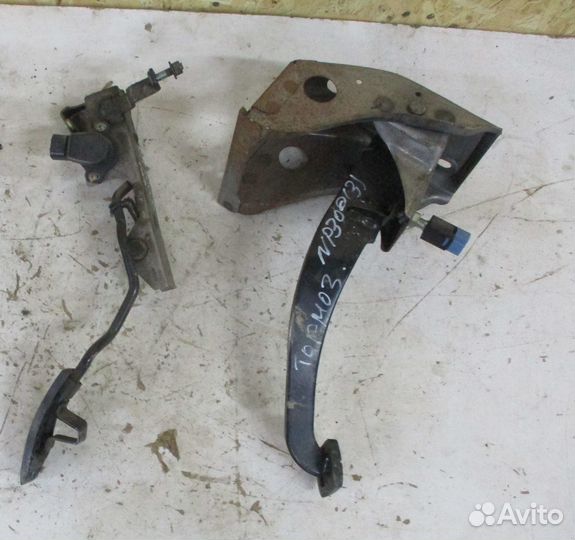 Педаль тормоза Ниссан NP300