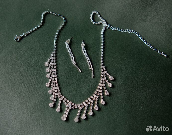 Комплект украшений (колье и серьги)