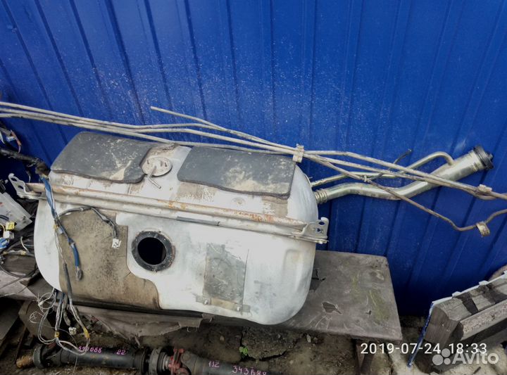 Продам топливный бак на Toyota Mark2
