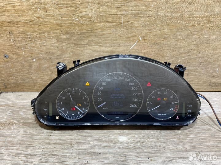 Панель приборов Mercedes W211 бензин 1121173