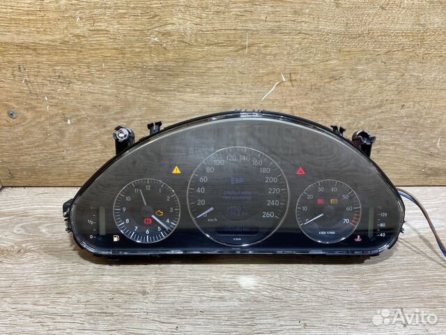 Панель приборов Mercedes W211 бензин 1121173