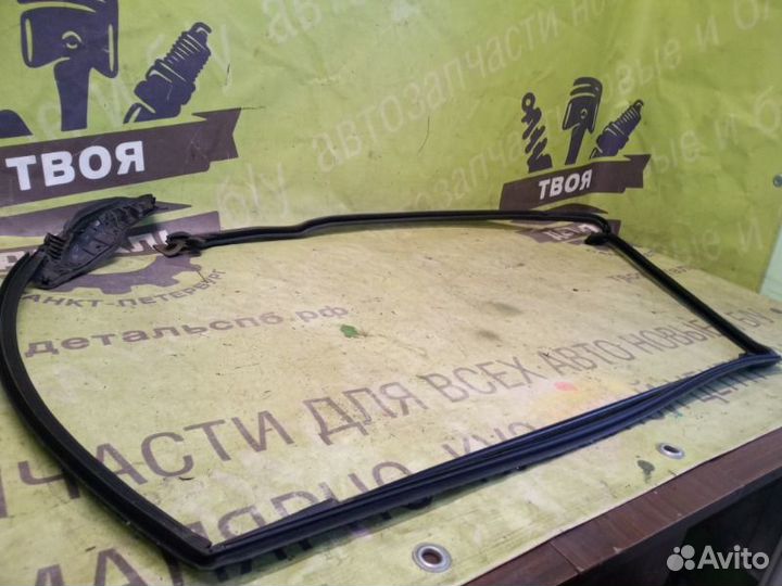 Уплотнитель двери задний левый Land Rover Range