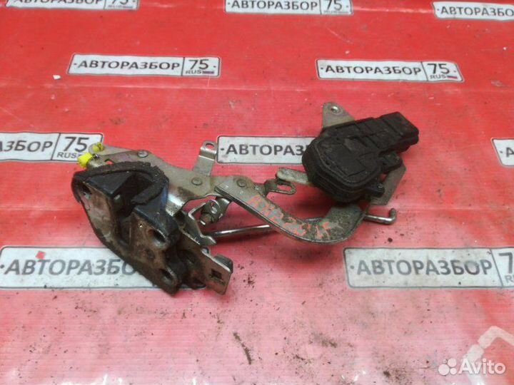 Замок двери передний левый Suzuki Kei HN22S K6A