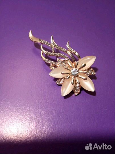 Брошь цветок