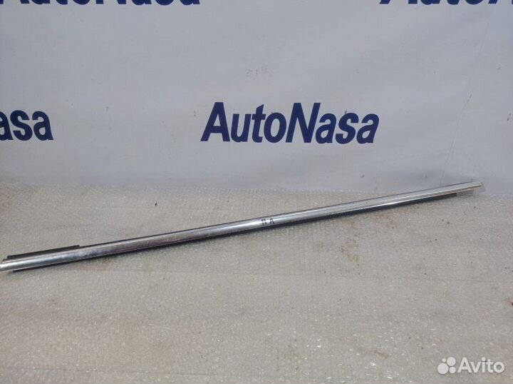 Накладка стекла передняя левая Ford Focus 3