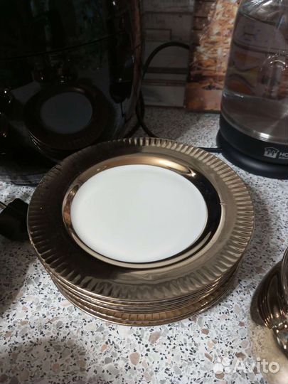 Чайный сервиз с тарелками