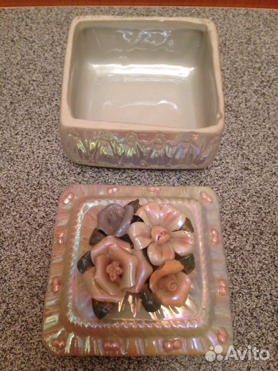 Фарфоровая ваза и шкатулка с лепкой