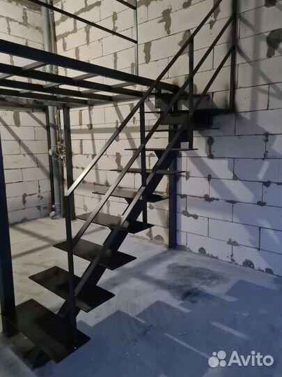 Лестница на металлокаркасе