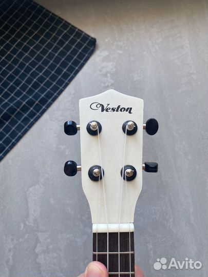 Укулеле veston