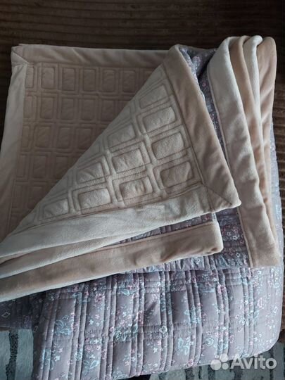 Пледы и покрывало