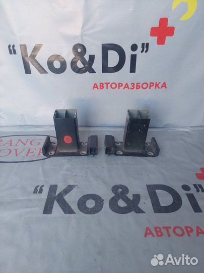 Кронштейн усилителя бампера Land Rover Vogue 4