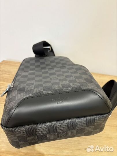Louis vuitton avenue sling bag