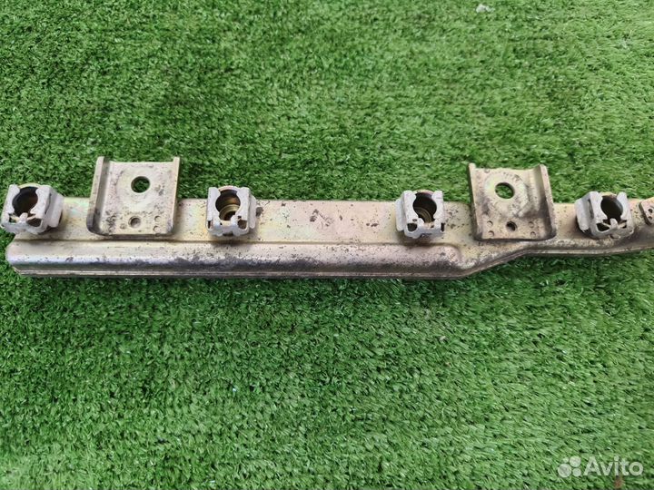 Топливная рампа Nissan almera n 16