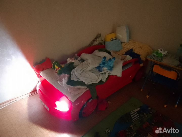 Детская кровать машинка