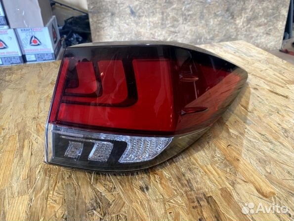 Внешний левый фонарь Lexus RX 2022