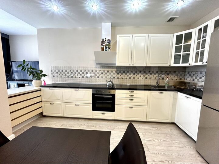 2-к. квартира, 68 м², 11/17 эт.